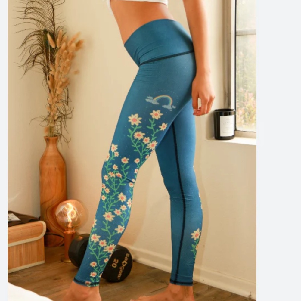 NWT Teeki Set of Leggings and crop Top XS/S - Picture 2 of 10